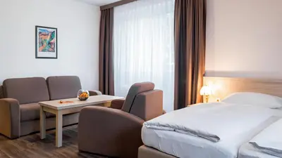 Ein Bett oder Betten in einem Zimmer der Unterkunft Air Hotel Wartburg
