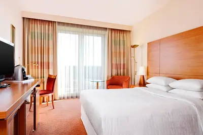 TV/Unterhaltungsangebot in der Unterkunft Sheraton Duesseldorf Airport Hotel