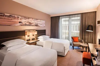 Ein Bett oder Betten in einem Zimmer der Unterkunft Sheraton Duesseldorf Airport Hotel