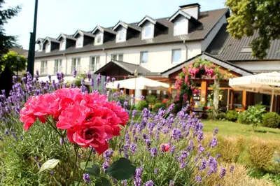 Ein Garten an der Unterkunft Hotel und Restaurant Eurohof