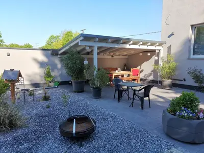 Ein Garten an der Unterkunft Hotel Zu Freunden