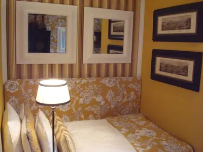 Ein Bett oder Betten in einem Zimmer der Unterkunft Boutique Hotel Sir & Lady Astor - The Charming City Hotels