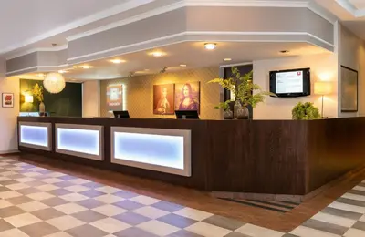 Lobby/Rezeption in der Unterkunft Leonardo Hotel Düsseldorf Airport Ratingen