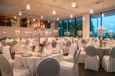 Ein Restaurant oder anderes Speiselokal in der Unterkunft Mintrops Land Hotel Burgaltendorf