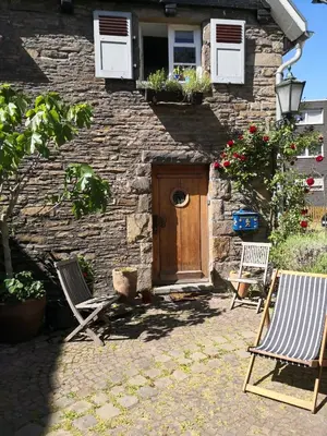 Ein Garten an der Unterkunft Fünf Giebel Eck in der Freiheit am Ruhrtalradweg