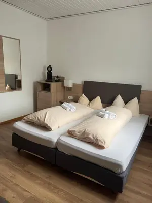 Ein Bett oder Betten in einem Zimmer der Unterkunft Hubertus-Hof