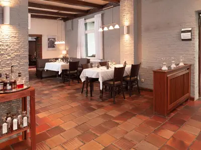 Ein Restaurant oder anderes Speiselokal in der Unterkunft Hotel Haus Gimken