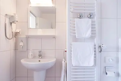 Ein Badezimmer in der Unterkunft Hotel Am Düsseldorfer Platz