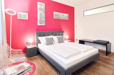 Ein Bett oder Betten in einem Zimmer der Unterkunft art Hotel Tucholsky