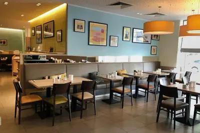 Ein Restaurant oder anderes Speiselokal in der Unterkunft Garner Hotel Bochum by IHG