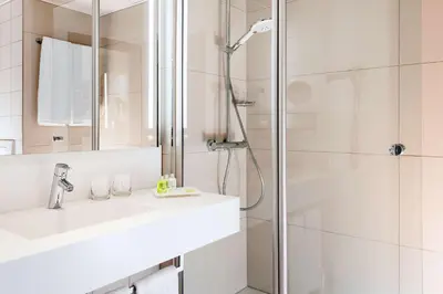 Ein Badezimmer in der Unterkunft NH Düsseldorf City Nord