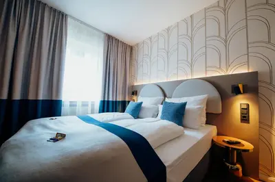 Ein Bett oder Betten in einem Zimmer der Unterkunft guestified BARBAROSSA Hotel