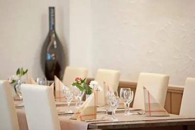 Getränke in der Unterkunft Hotel Restaurant Kromberg