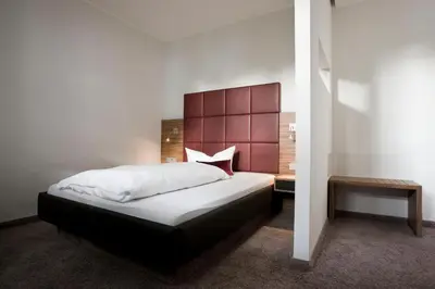 Ein Bett oder Betten in einem Zimmer der Unterkunft Hotel Gräfrather Hof