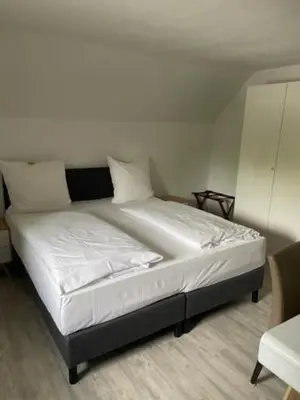 Ein Bett oder Betten in einem Zimmer der Unterkunft Dieckmann's Hotel
