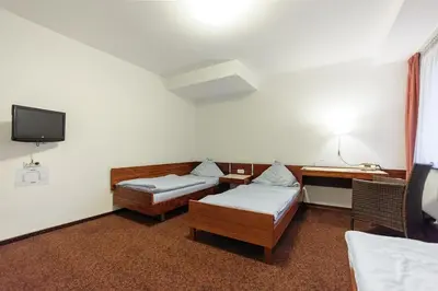 Ein Bett oder Betten in einem Zimmer der Unterkunft Hotel Böll Essen