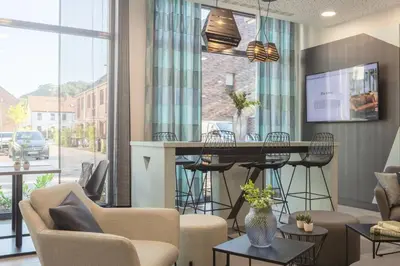 Ein Sitzbereich in der Unterkunft Holiday Inn - the niu, Seven Dusseldorf Ost by IHG