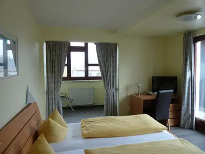 Ein Bett oder Betten in einem Zimmer der Unterkunft Hotel am Schloss Broich
