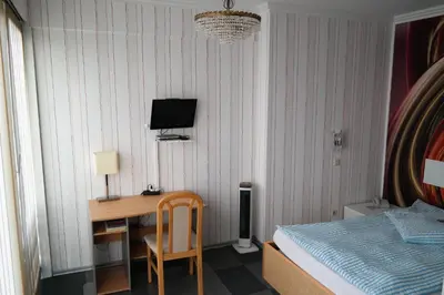 Ein Bett oder Betten in einem Zimmer der Unterkunft Am Hallenbad Hotel garni