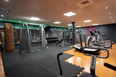 Das Fitnesscenter und/oder die Fitnesseinrichtungen in der Unterkunft Radisson Blu Hotel Dortmund