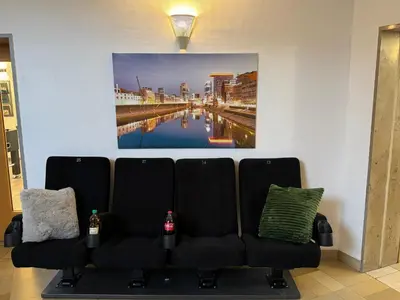Ein Sitzbereich in der Unterkunft KEMPE Komfort Hotel