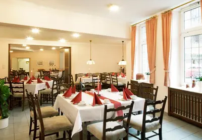 Ein Restaurant oder anderes Speiselokal in der Unterkunft Hotel Goldener Stern