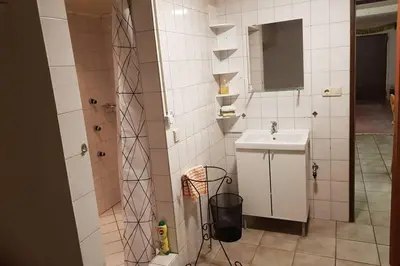 Ein Badezimmer in der Unterkunft Ferienwohnung und Monteurwohnung mit großer begehbarer Dusche