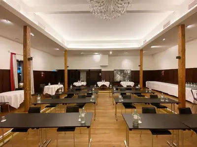 Ein Restaurant oder anderes Speiselokal in der Unterkunft DORMERO Hotel Düsseldorf
