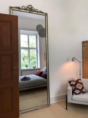 Ein Bett oder Betten in einem Zimmer der Unterkunft Das Ministerhaus - 1-2 Zimmer in historischer Villa