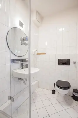 Ein Badezimmer in der Unterkunft TM Hotel Düsseldorf