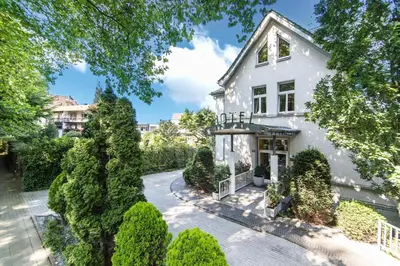 Ein Garten an der Unterkunft Hotel Das Lola