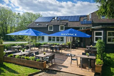 Ein Garten an der Unterkunft SILONCE Hotels & Restaurant