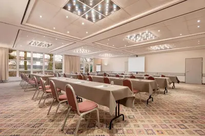 Der Geschäftsbereich oder Konferenzraum in der Unterkunft Ramada by Wyndham Bottrop City