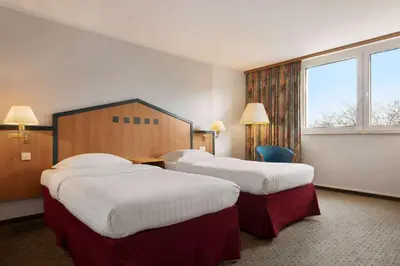Ein Bett oder Betten in einem Zimmer der Unterkunft Ramada by Wyndham Bottrop City