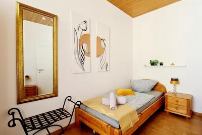 Ein Bett oder Betten in einem Zimmer der Unterkunft ELENA flat Tulpe Duisburg Zentrum