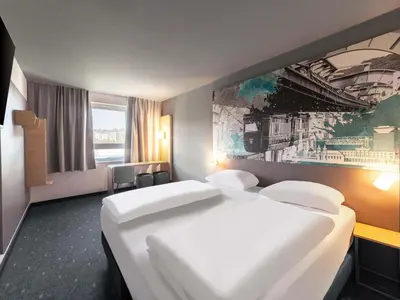 Ein Bett oder Betten in einem Zimmer der Unterkunft B&B HOTEL Wuppertal-City