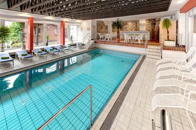 Der Swimmingpool an oder in der Nähe von Ringhotel Parkhotel Witten