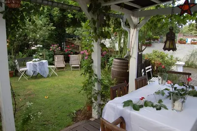 Ein Garten an der Unterkunft Haus Rothenstein, ruhige FeWo, ca. 10 min. zu Messe und Flughafen