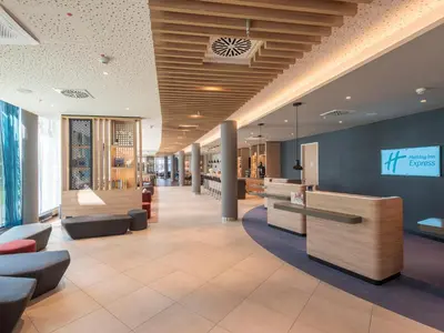 Ein Sitzbereich in der Unterkunft Holiday Inn Express Düsseldorf - Hauptbahnhof by IHG