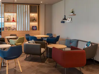 Ein Sitzbereich in der Unterkunft Holiday Inn Express Düsseldorf - Hauptbahnhof by IHG