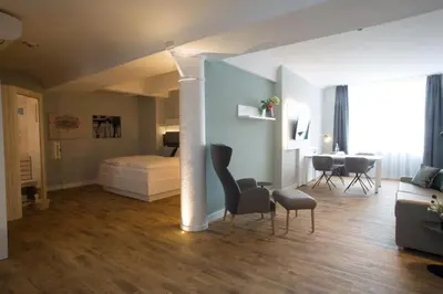 Ein Bett oder Betten in einem Zimmer der Unterkunft Weberei Bendix Hotel & Appartements