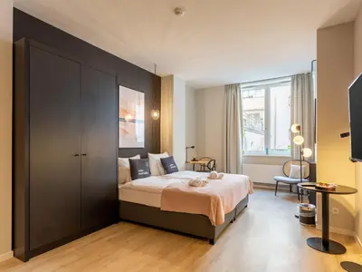 Ein Bett oder Betten in einem Zimmer der Unterkunft Limehome Düsseldorf Stresemannstraße - Digital Access