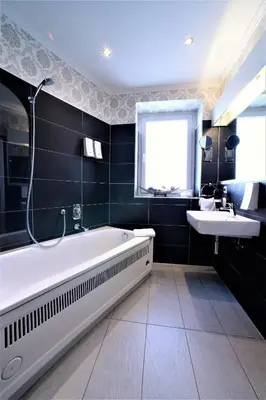 Ein Badezimmer in der Unterkunft Ascot Hotel