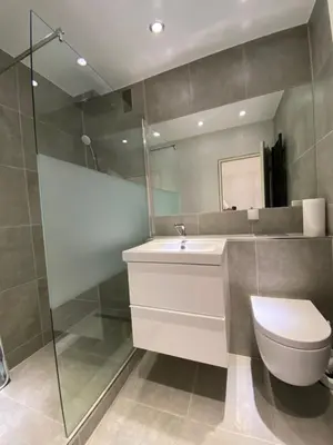 Ein Badezimmer in der Unterkunft Modernes Apartment Duisburg Homberg