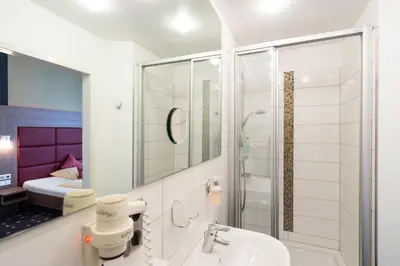 Ein Badezimmer in der Unterkunft Ambient Hotel Zum Schwan