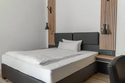 Ein Bett oder Betten in einem Zimmer der Unterkunft Ambient Hotel Zum Schwan