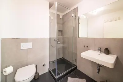 Ein Badezimmer in der Unterkunft Glück Auf Appartements Kaiserstraße Mülheim