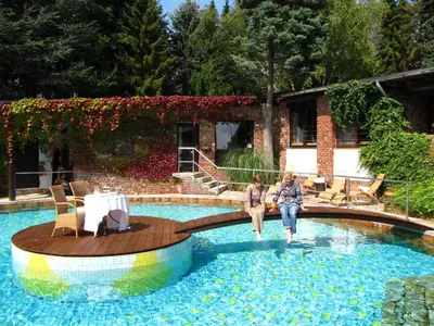 Der Swimmingpool an oder in der Nähe von Hotel Land Gut Höhne