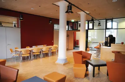 Ein Sitzbereich in der Unterkunft Jugendherberge Duisburg Landschaftspark