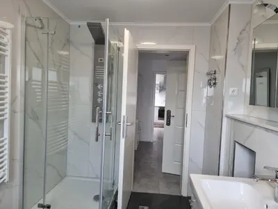 Ein Badezimmer in der Unterkunft holiday apartment essen 3